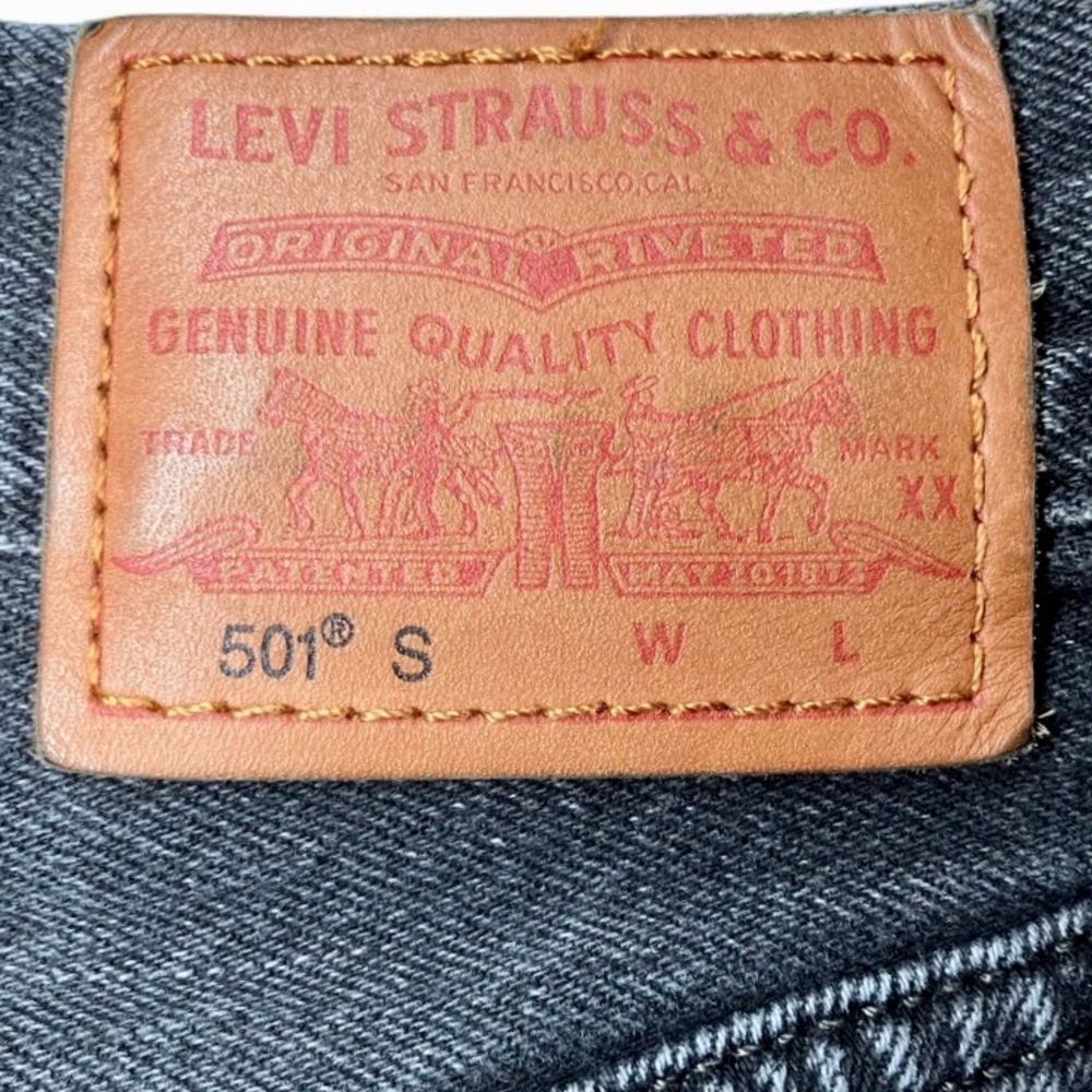 Levi’s 501s Skinny Straight Leg Distressed Jeans in Faded Black Women’s 26 - Picture 8 of 10
